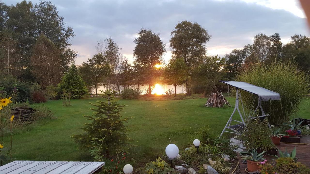 Barrierefreies Zimmer Im Blockhaus Mit Sauna Am See Soyen Экстерьер фото