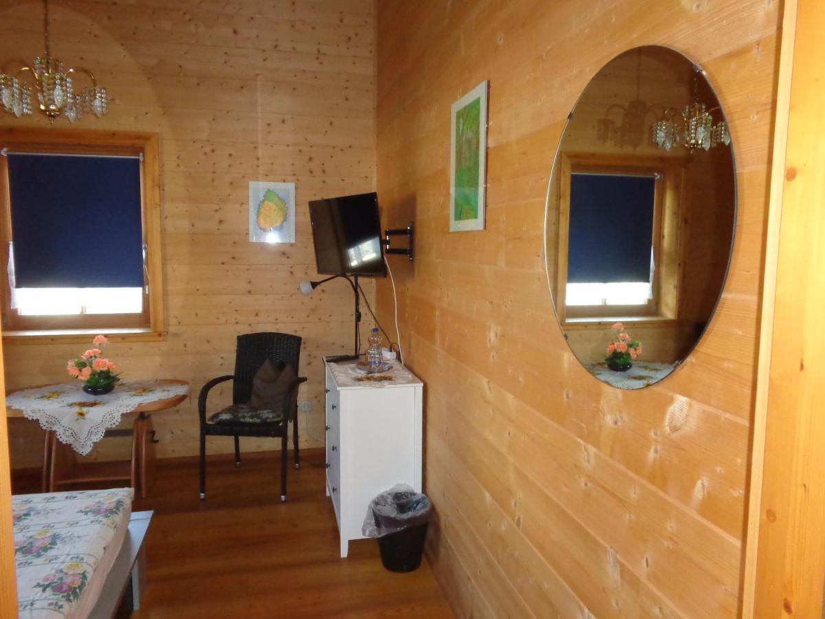 Barrierefreies Zimmer Im Blockhaus Mit Sauna Am See Soyen Экстерьер фото