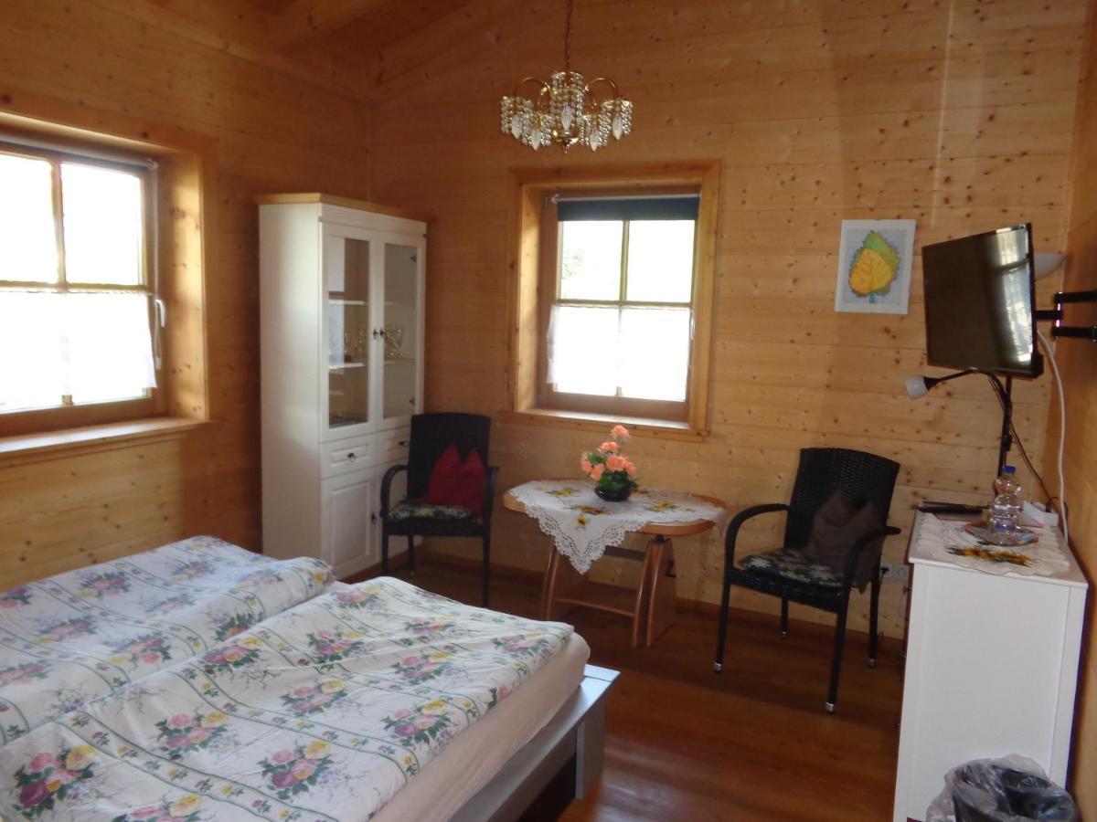 Barrierefreies Zimmer Im Blockhaus Mit Sauna Am See Soyen Экстерьер фото